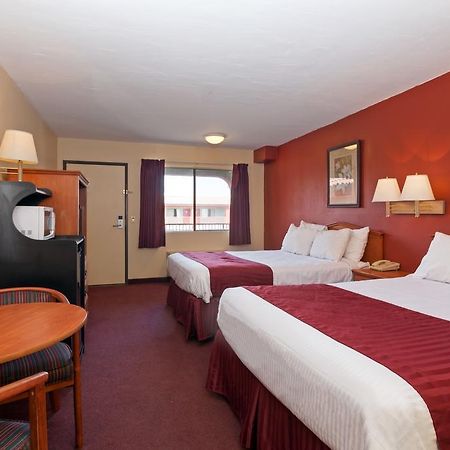 America'S Best Value Inn & Suites Bakersfield Central Екстериор снимка