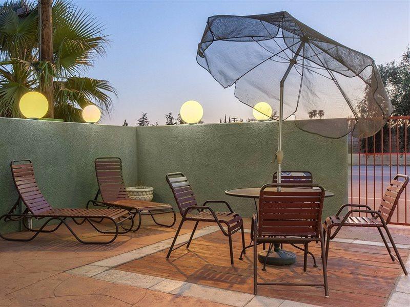 America'S Best Value Inn & Suites Bakersfield Central Екстериор снимка