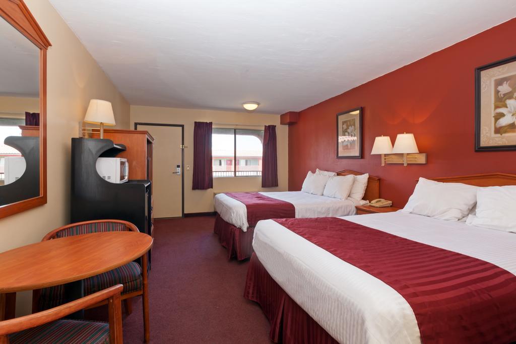 America'S Best Value Inn & Suites Bakersfield Central Екстериор снимка