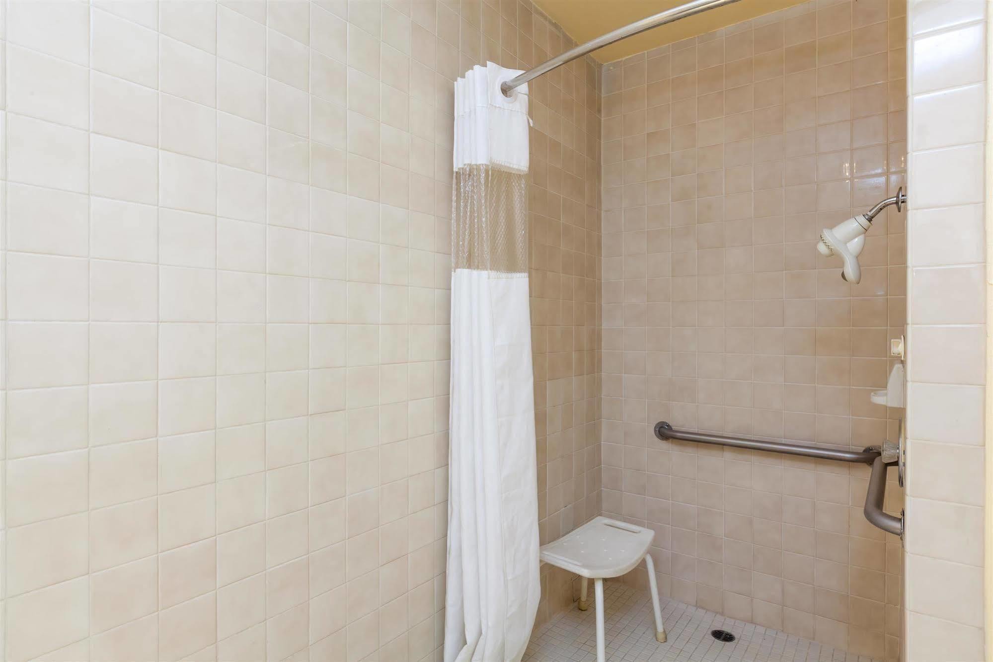 America'S Best Value Inn & Suites Bakersfield Central Екстериор снимка