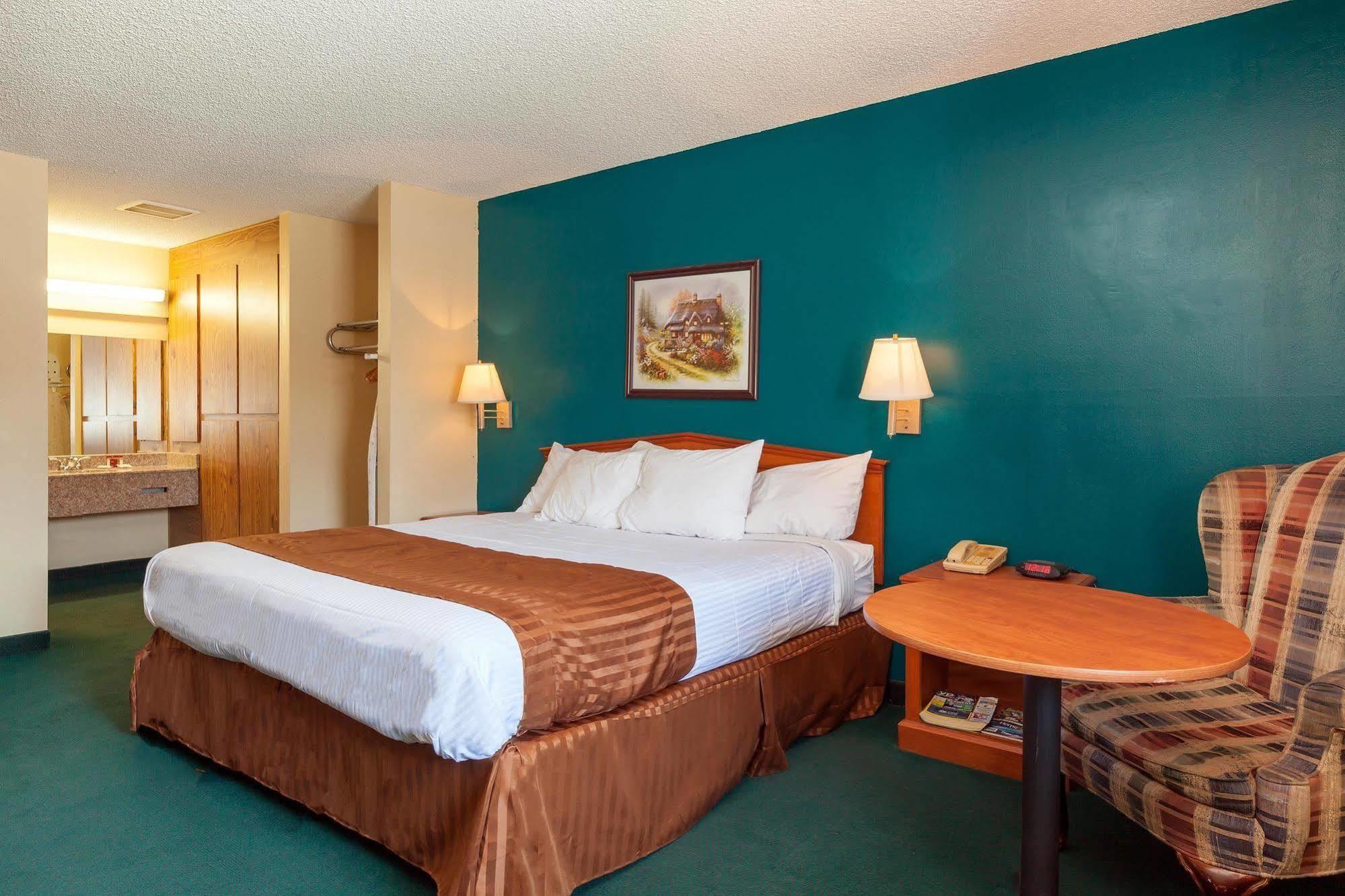 America'S Best Value Inn & Suites Bakersfield Central Екстериор снимка