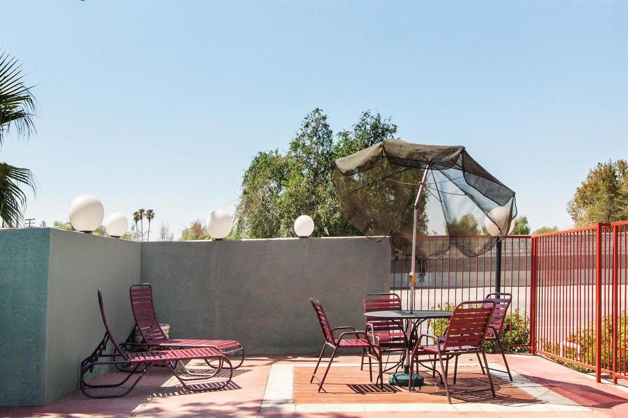 America'S Best Value Inn & Suites Bakersfield Central Екстериор снимка